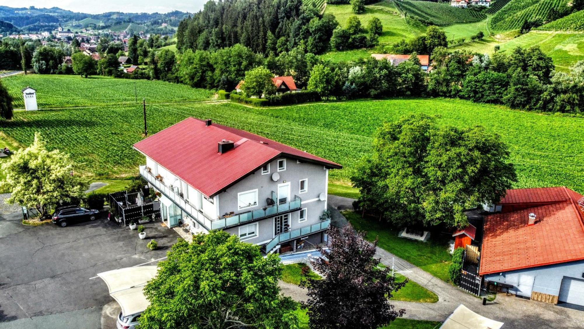 Claus Resch Appartements Leutschach Exterior foto